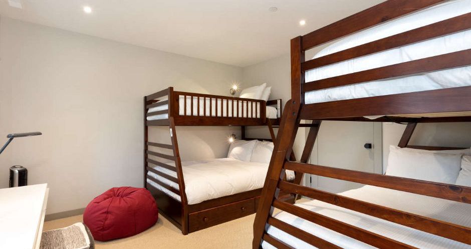 Flexible bedding options including bunk beds for the kids. - image_4
